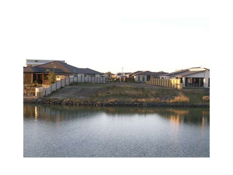 38 Earl St Vincent Cct, Eli Waters QLD 4655