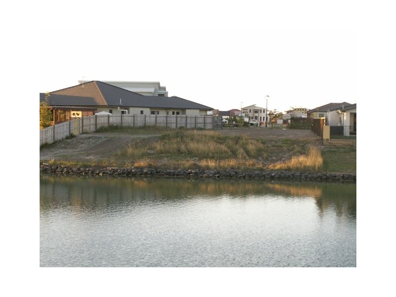 38 Earl St Vincent Cct, Eli Waters QLD 4655