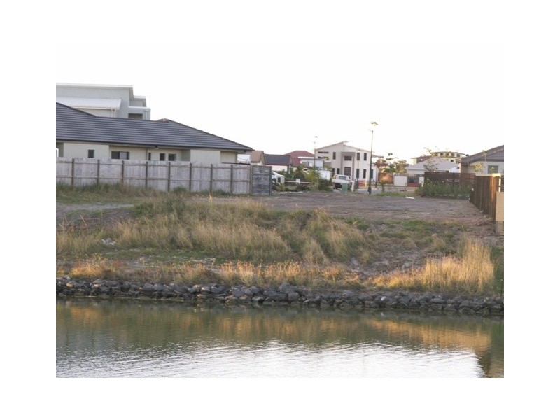 38 Earl St Vincent Cct, Eli Waters QLD 4655