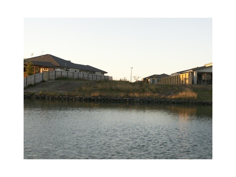 38 Earl St Vincent Cct, Eli Waters QLD 4655