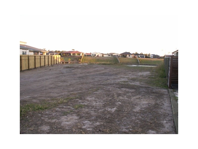 38 Earl St Vincent Cct, Eli Waters QLD 4655