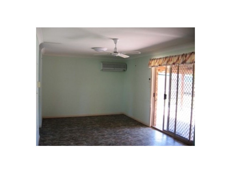 10 Merrilyn Court, Urangan QLD 4655