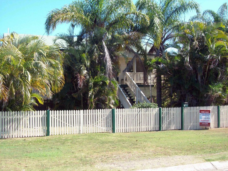 113 Pulgul St, Urangan QLD 4655