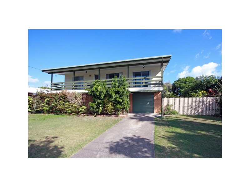 17 Richard St, Urangan QLD 4655