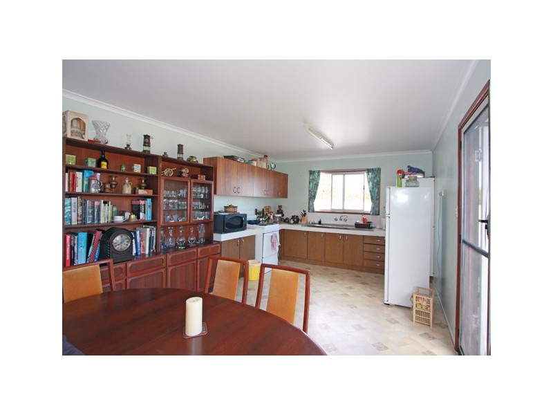 17 Richard St, Urangan QLD 4655