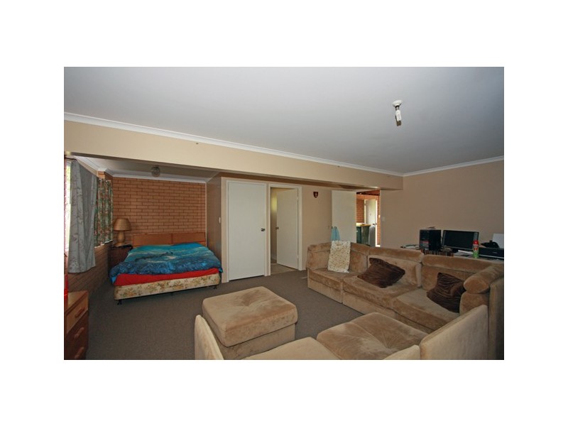 17 Richard St, Urangan QLD 4655