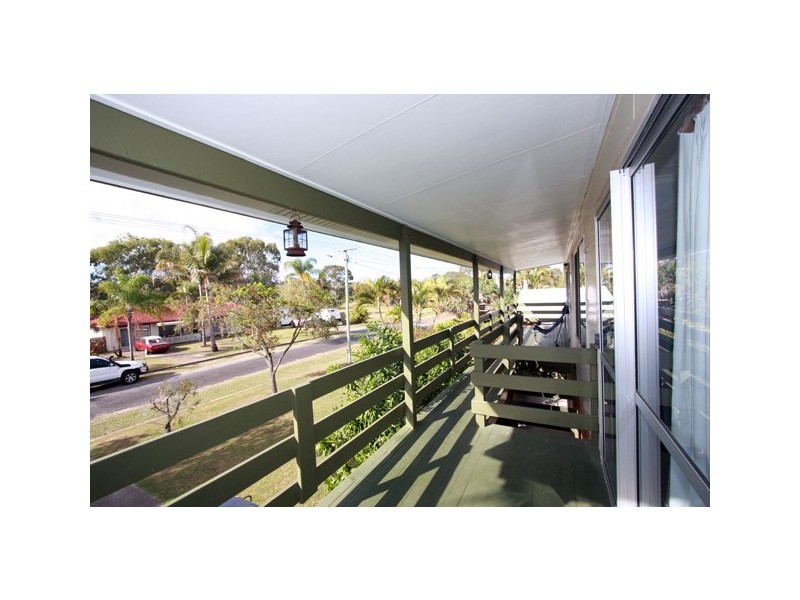 17 Richard St, Urangan QLD 4655