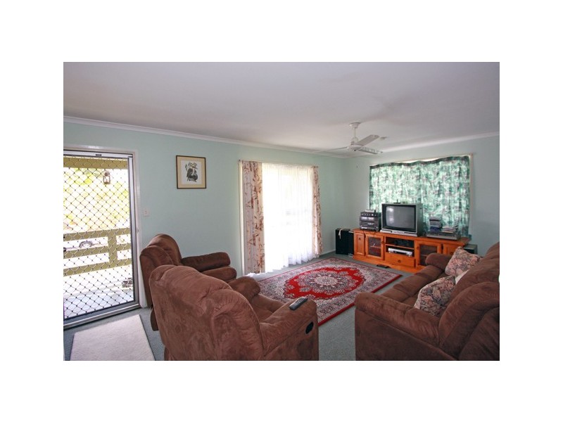 17 Richard St, Urangan QLD 4655