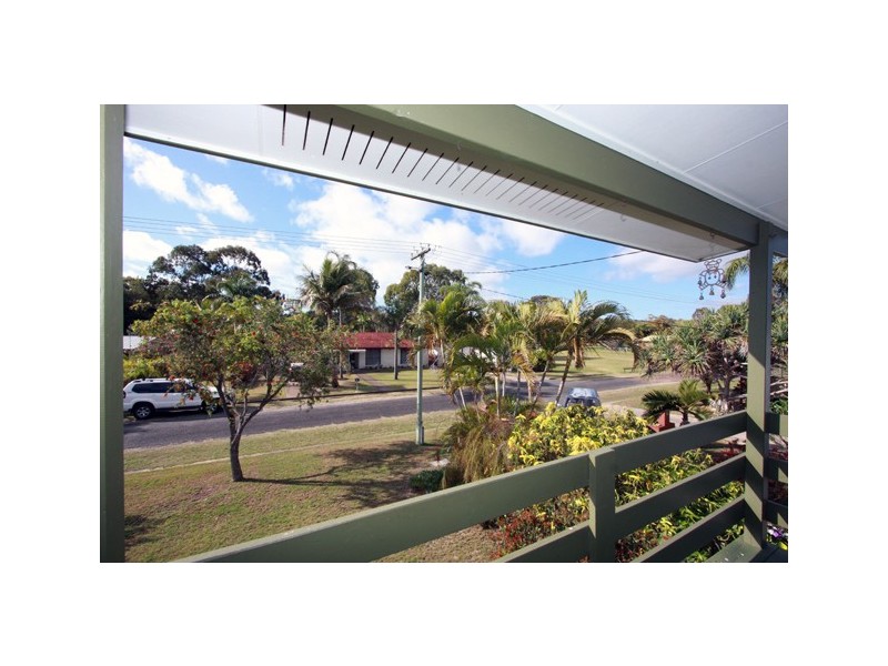 17 Richard St, Urangan QLD 4655