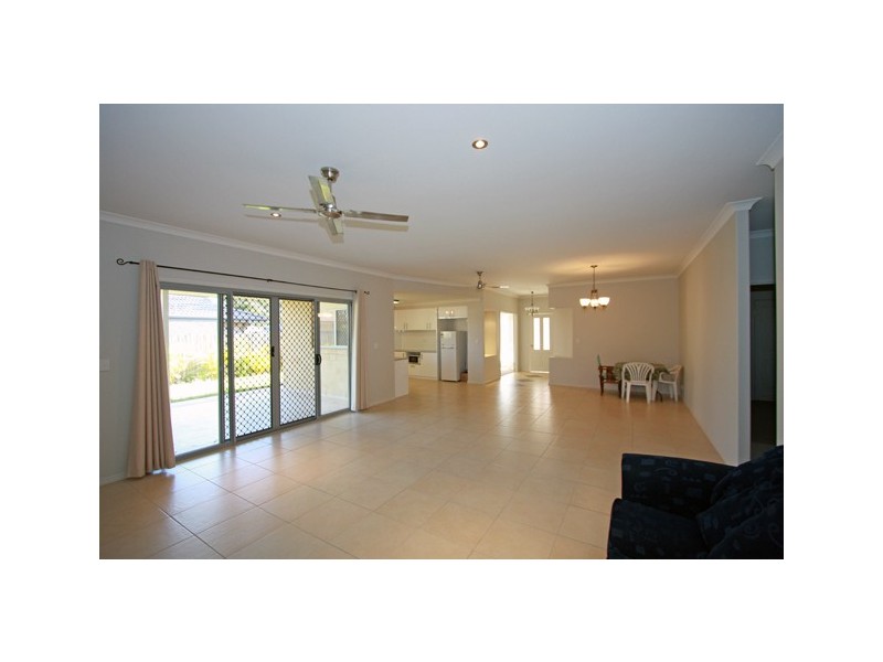 9 Stringybark Dr, Urangan QLD 4655