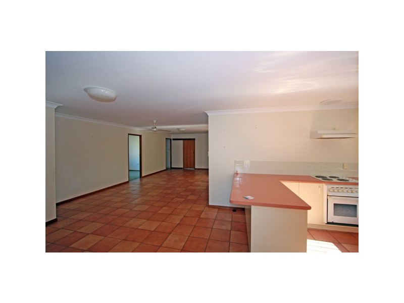 1 Greenway Dr, Pialba QLD 4655