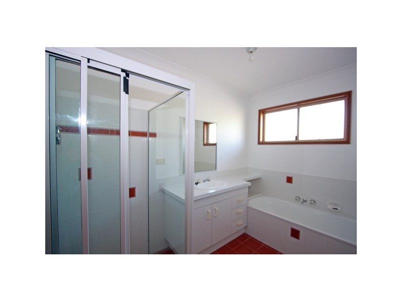 1 Greenway Dr, Pialba QLD 4655