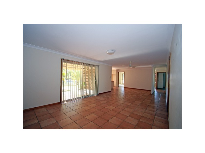1 Greenway Dr, Pialba QLD 4655