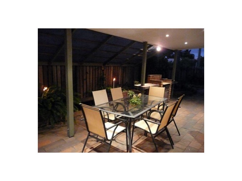 11 Owen Cr, Urangan QLD 4655