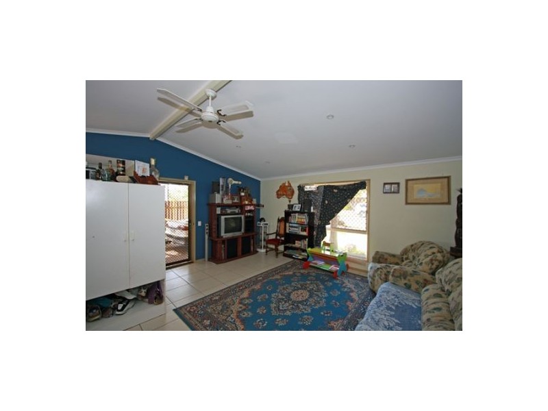 11 Owen Cr, Urangan QLD 4655