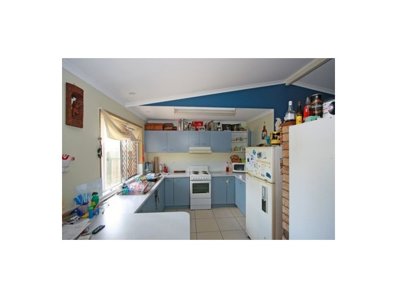11 Owen Cr, Urangan QLD 4655