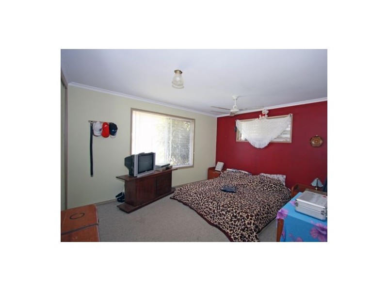 11 Owen Cr, Urangan QLD 4655