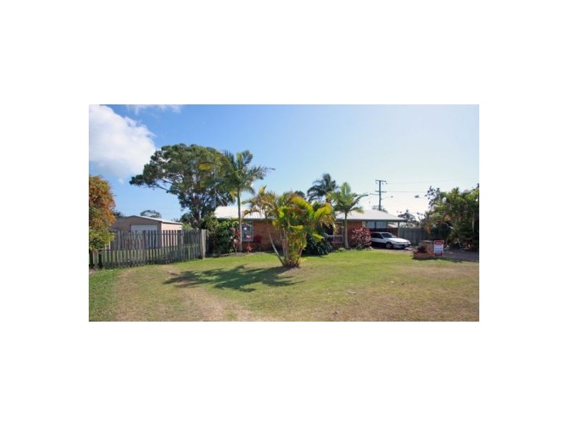 11 Owen Cr, Urangan QLD 4655
