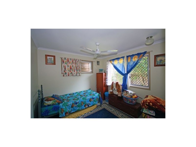 11 Owen Cr, Urangan QLD 4655