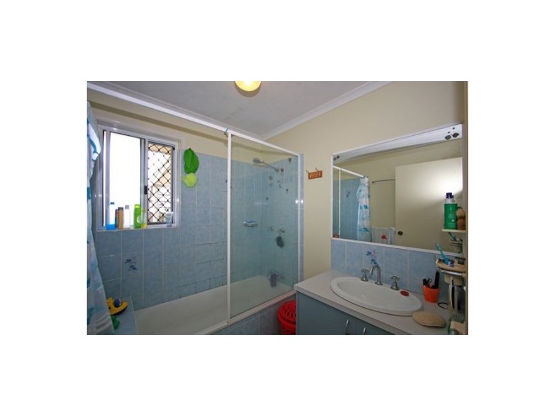 11 Owen Cr, Urangan QLD 4655