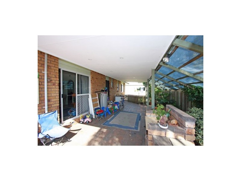 11 Owen Cr, Urangan QLD 4655