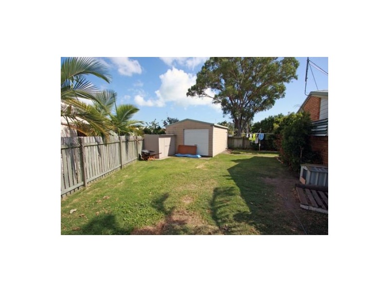 11 Owen Cr, Urangan QLD 4655