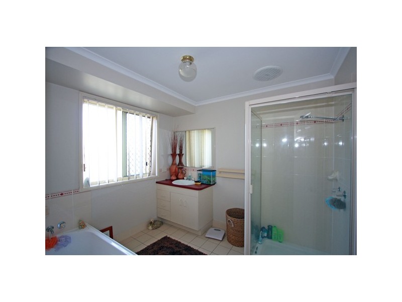 15 Thornbill Dr, Eli Waters QLD 4655