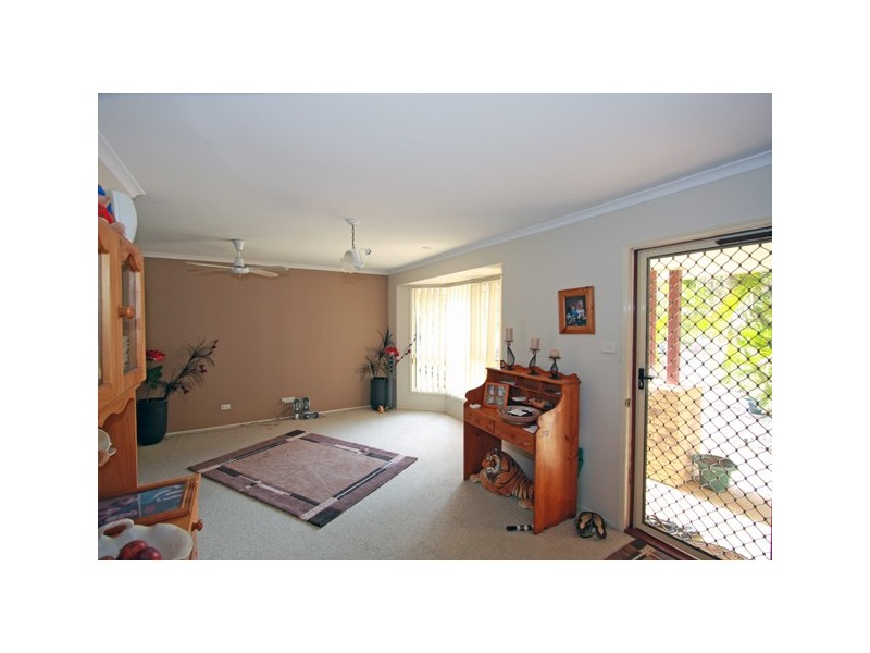 15 Thornbill Dr, Eli Waters QLD 4655