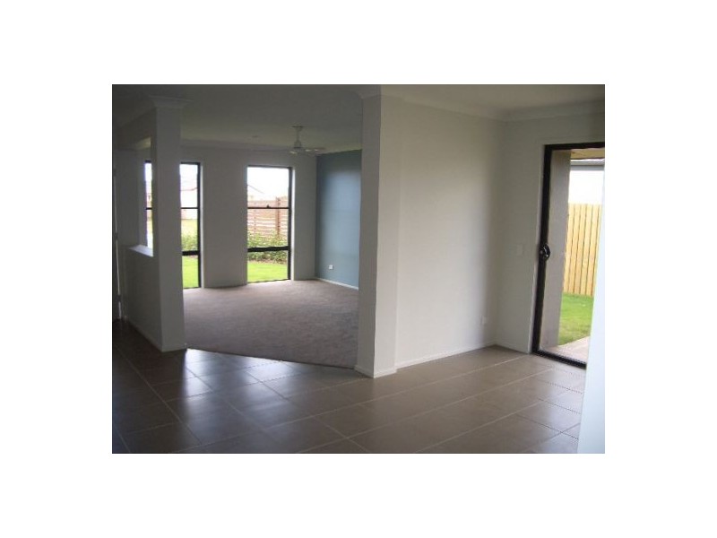 17 Earl St Vincent Circuit, Eli Waters QLD 4655