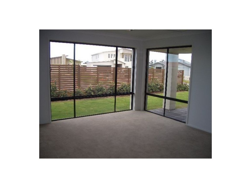 17 Earl St Vincent Circuit, Eli Waters QLD 4655