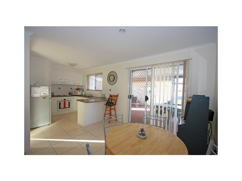 10 Moonstone Dr, Urangan QLD 4655
