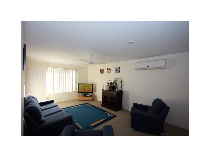 10 Moonstone Dr, Urangan QLD 4655