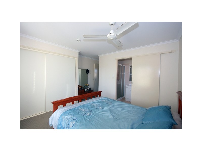 10 Moonstone Dr, Urangan QLD 4655