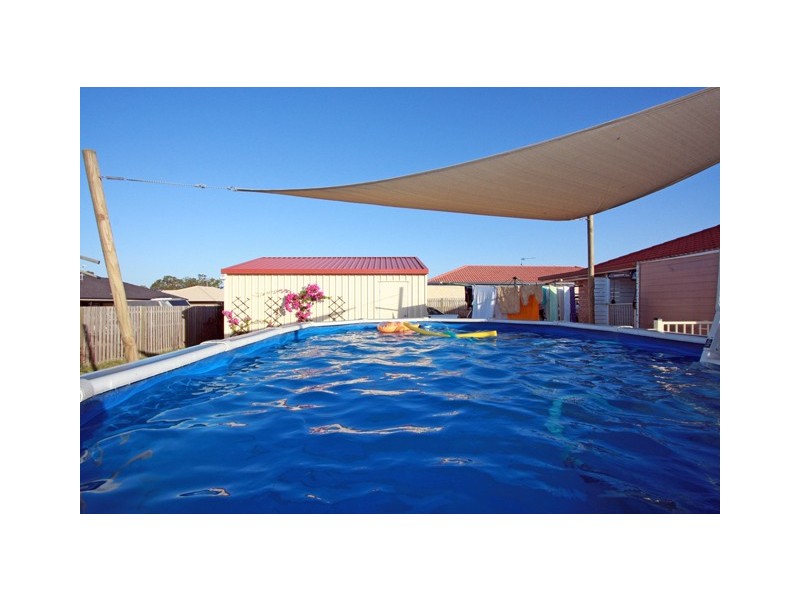 10 Moonstone Dr, Urangan QLD 4655