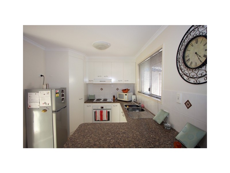 10 Moonstone Dr, Urangan QLD 4655