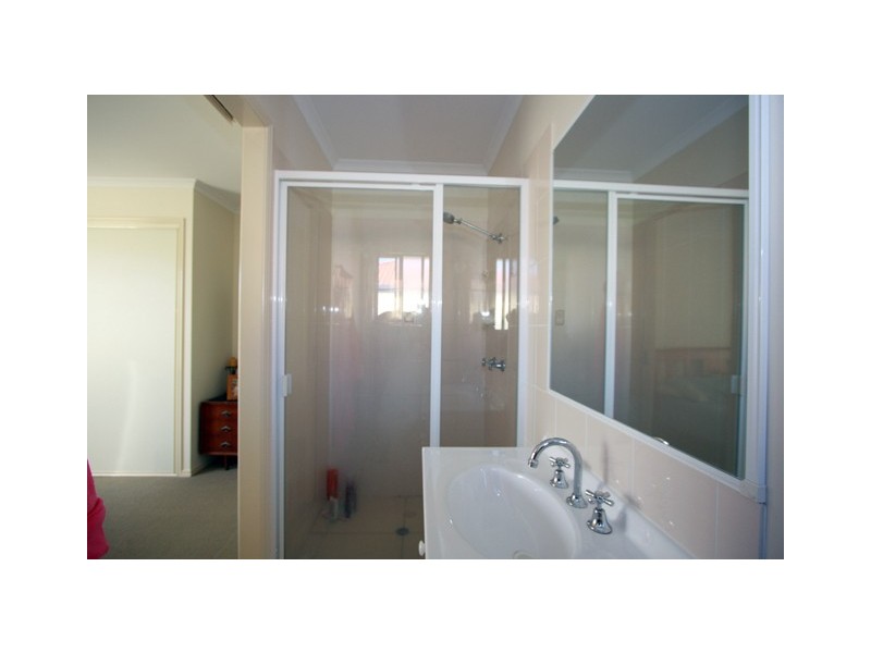 10 Moonstone Dr, Urangan QLD 4655