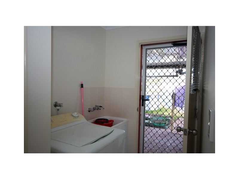10 Moonstone Dr, Urangan QLD 4655