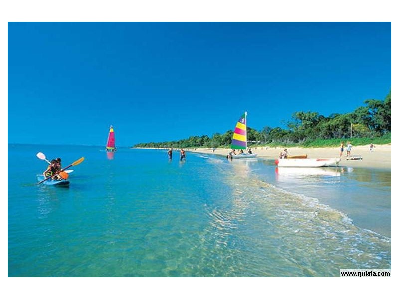 10 Moonstone Dr, Urangan QLD 4655