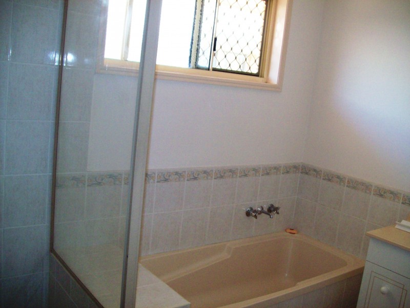 4 Spinnaker Drive, Point Vernon QLD 4655