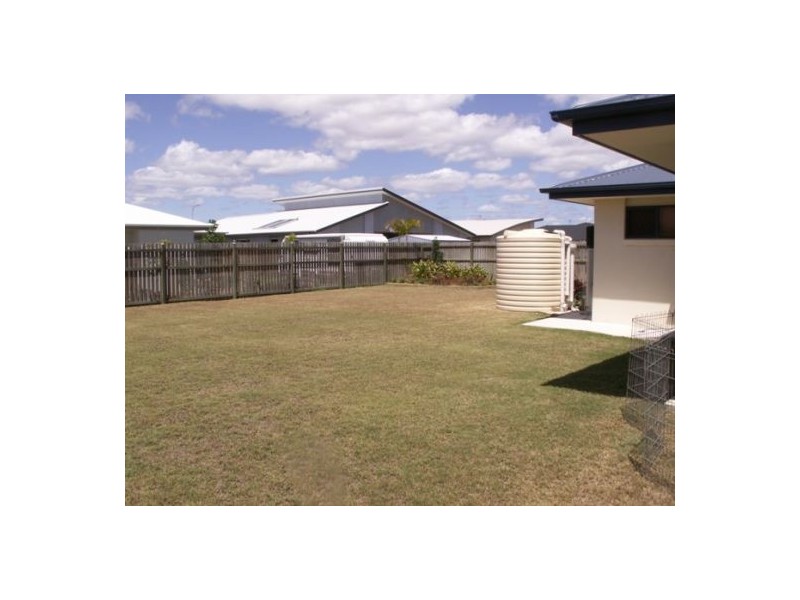 4 Fishburn WAy, Eli Waters QLD 4655