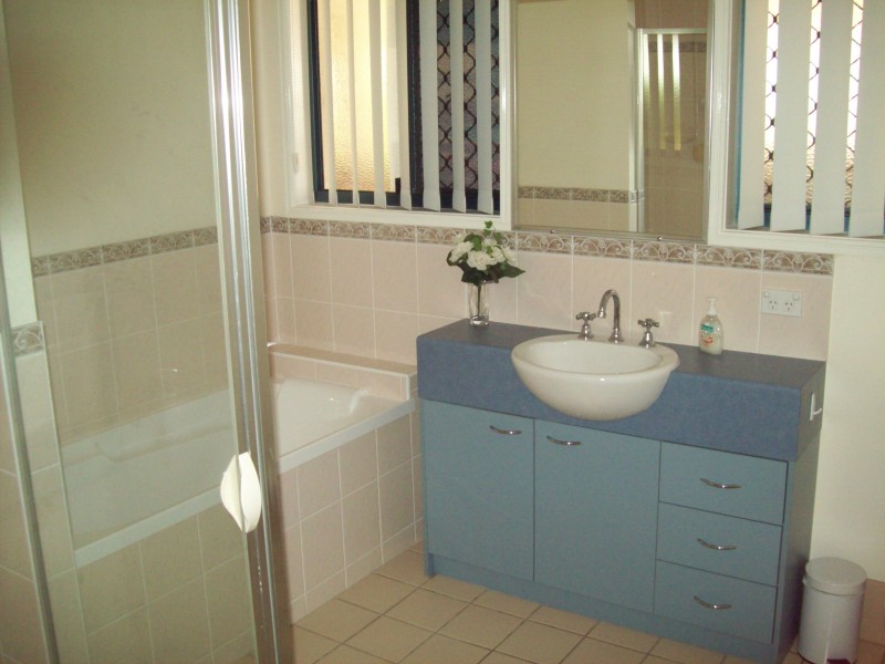 66-34 Elizabeth, Urangan QLD 4655