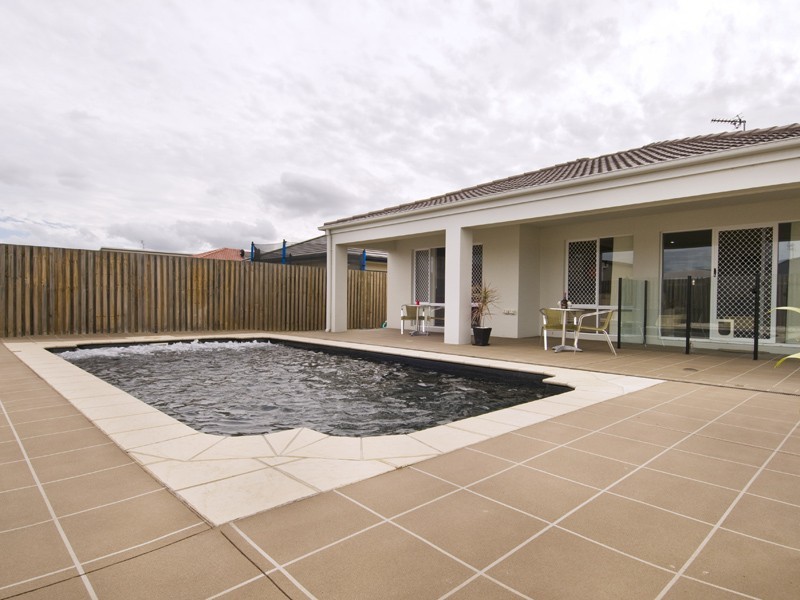 41 Earl St Vincent Cct, Eli Waters QLD 4655