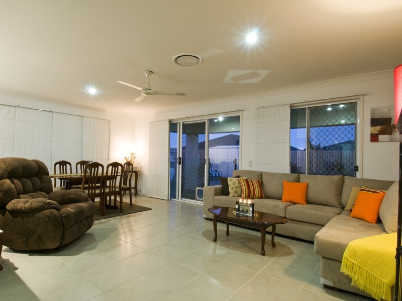 41 Earl St Vincent Cct, Eli Waters QLD 4655