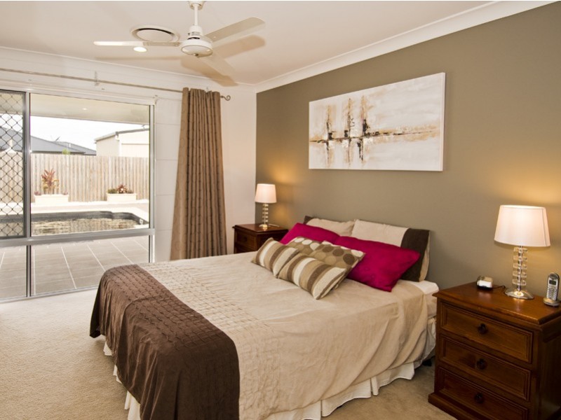 41 Earl St Vincent Cct, Eli Waters QLD 4655