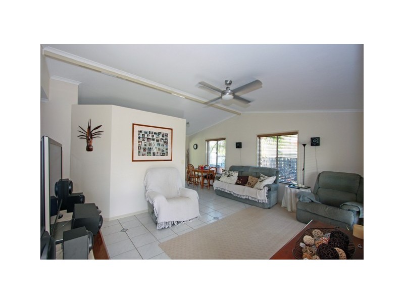 15 TOOHEY CT, Torquay QLD 4655