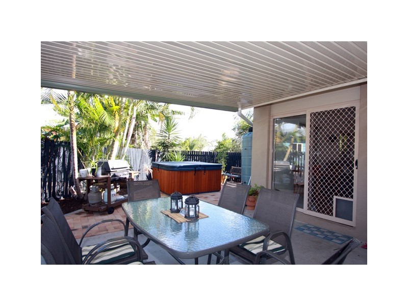 15 TOOHEY CT, Torquay QLD 4655