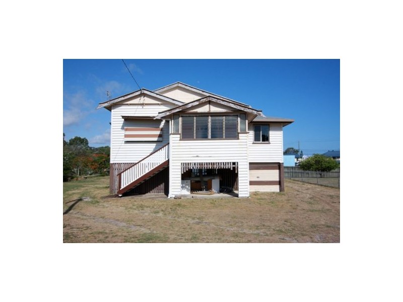 3 SMITH ST, Urangan QLD 4655