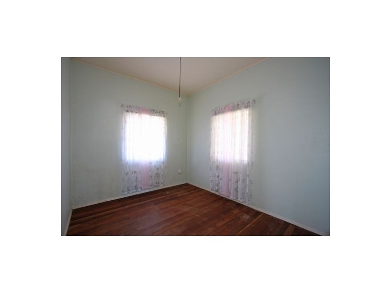 3 SMITH ST, Urangan QLD 4655