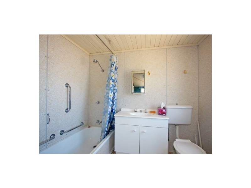 3 SMITH ST, Urangan QLD 4655