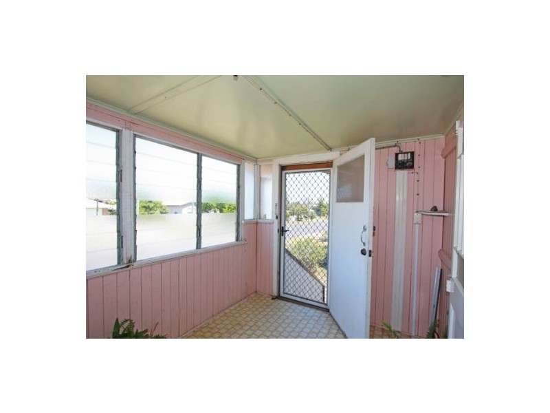 3 SMITH ST, Urangan QLD 4655